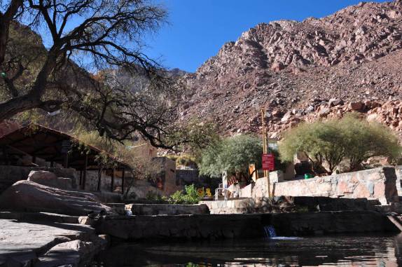 Termas de Fiambalá - Argentina, construídas dentro de um antigo vulcão
